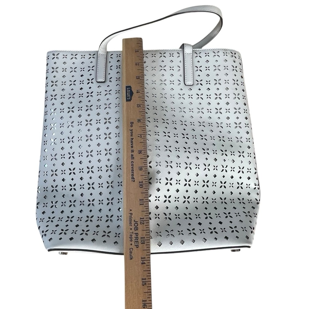 Michael Kors White Perforated‎ Leather Tote Bag MK Charm - Picture 15 of 15